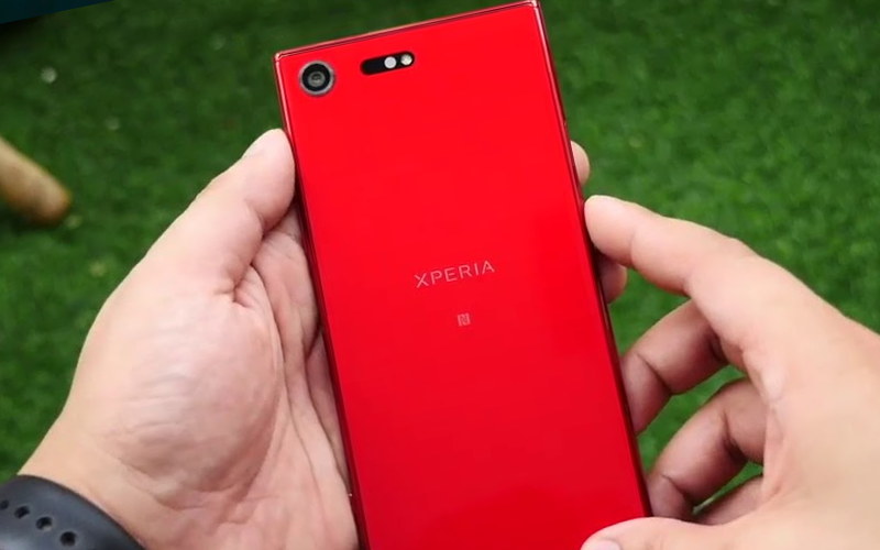 красные смартфоны Sony Xperia XZ Premium