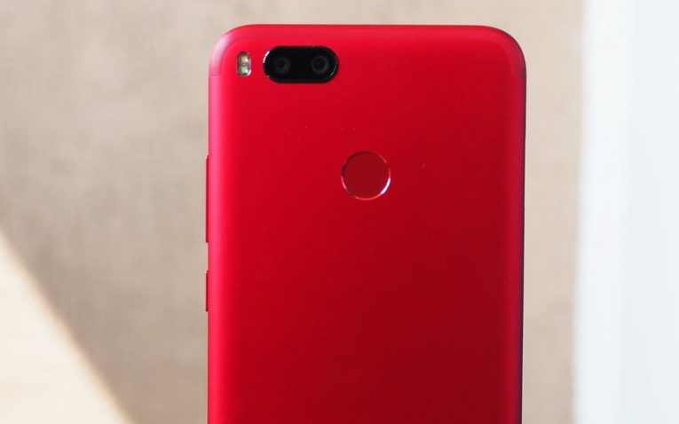 красные смартфоны Xiaomi Mi A1