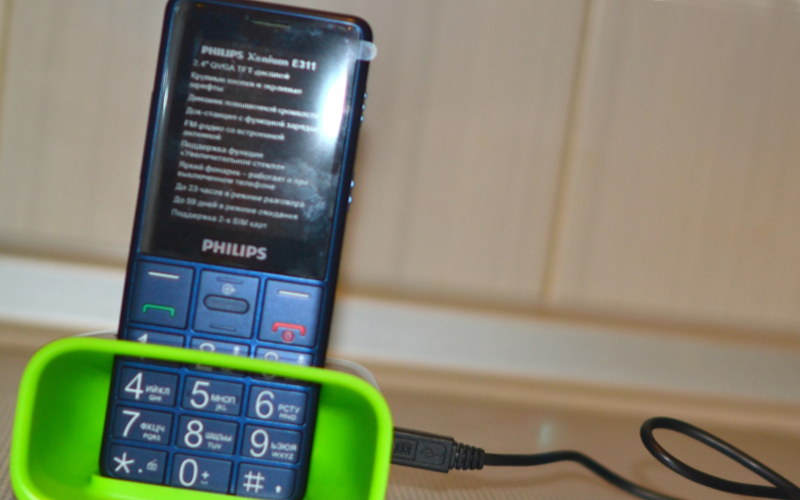 лучшие телефоны для пенсионеров Philips Xenium E311