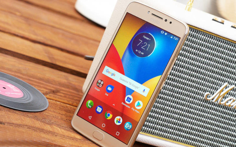 недорогой, но хороший смартфон Motorola Moto E4 Plus